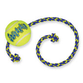 Купить онлайн Kong игрушка Air Теннисный мяч с канатом средний в Зубастик-ДВ (интернет-магазин зоотоваров) с доставкой по Хабаровску и по всей России.